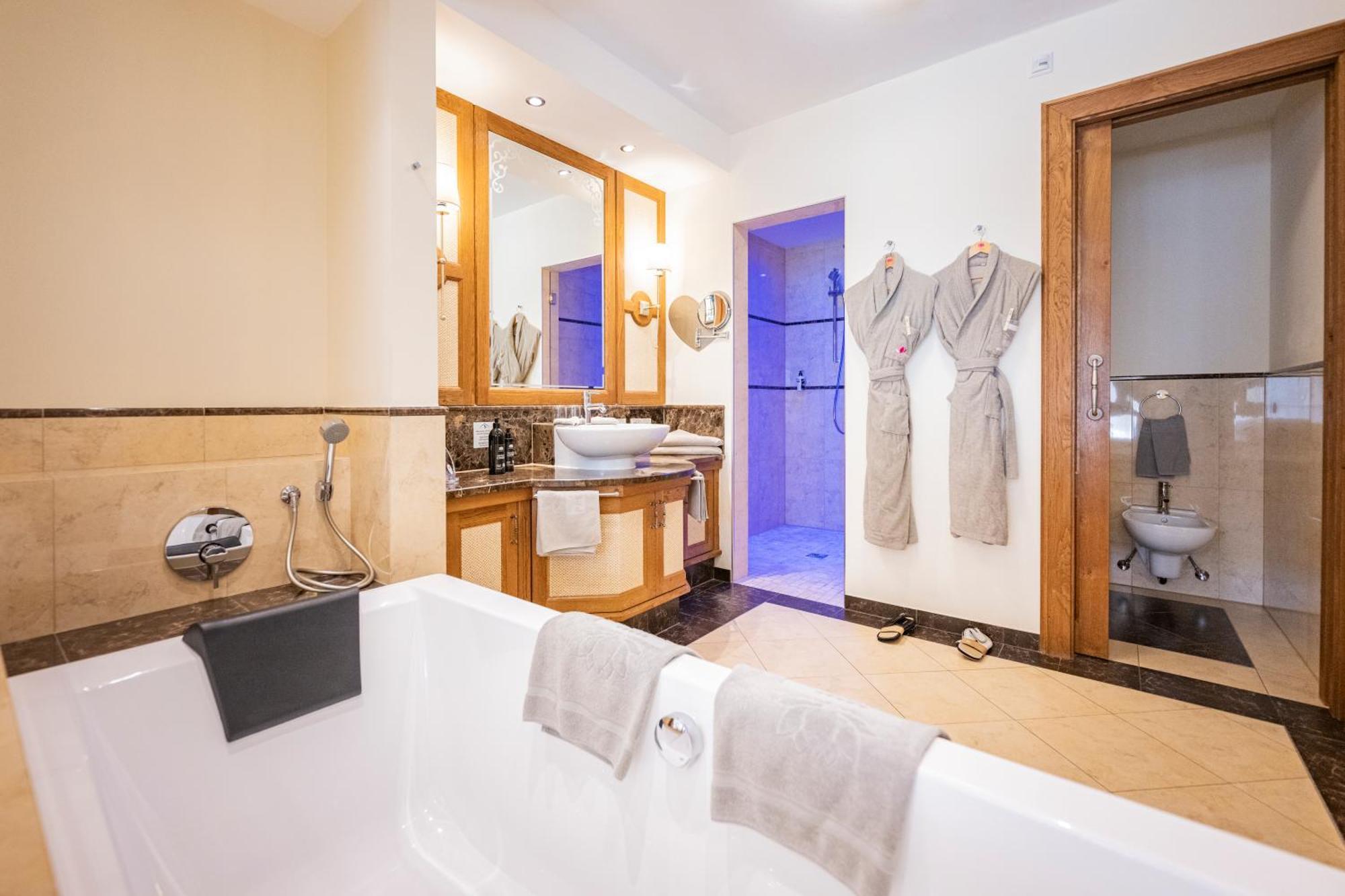 Preidlhof Luxury Dolce Vita Resort Naturns Exterior photo