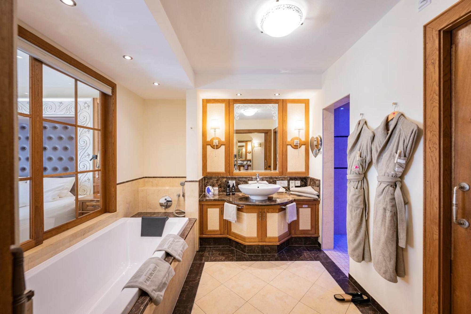 Preidlhof Luxury Dolce Vita Resort Naturns Exterior photo